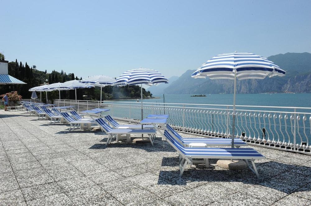 Hotel Excelsior Bay Мальчезіне Екстер'єр фото