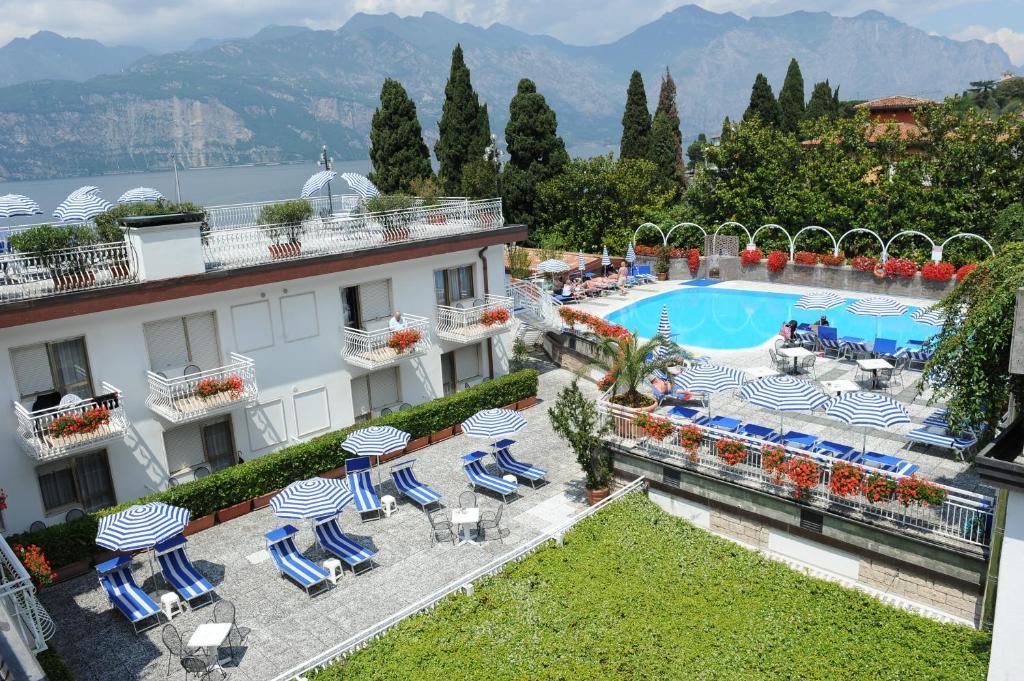 Hotel Excelsior Bay Мальчезіне Екстер'єр фото